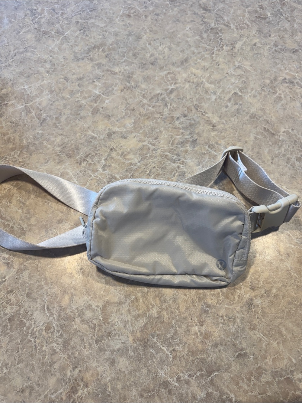 lululemon athletica light gray men's waist / belt bag